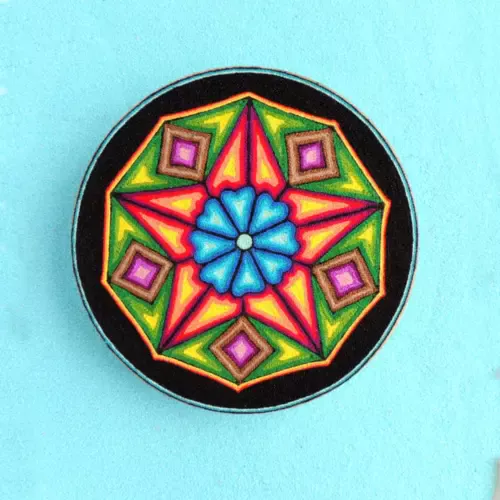 Handmade Huichol yarn painting showing a central peyote flower surrounded by Ojo de Dios patterns, crafted with yarn and beeswax on a 20cm round wooden base. Front Image
